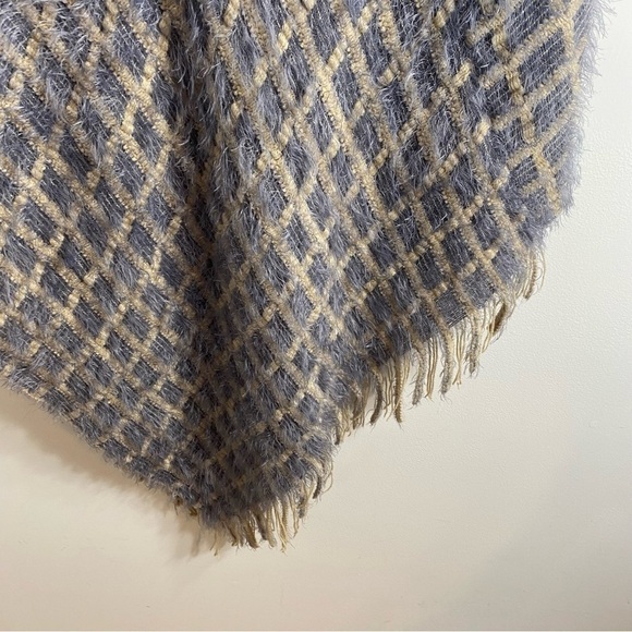 Fringe Poncho Knit Women’s One Size Gray Blue Cream Checkered Sweater - Picture 3 of 8